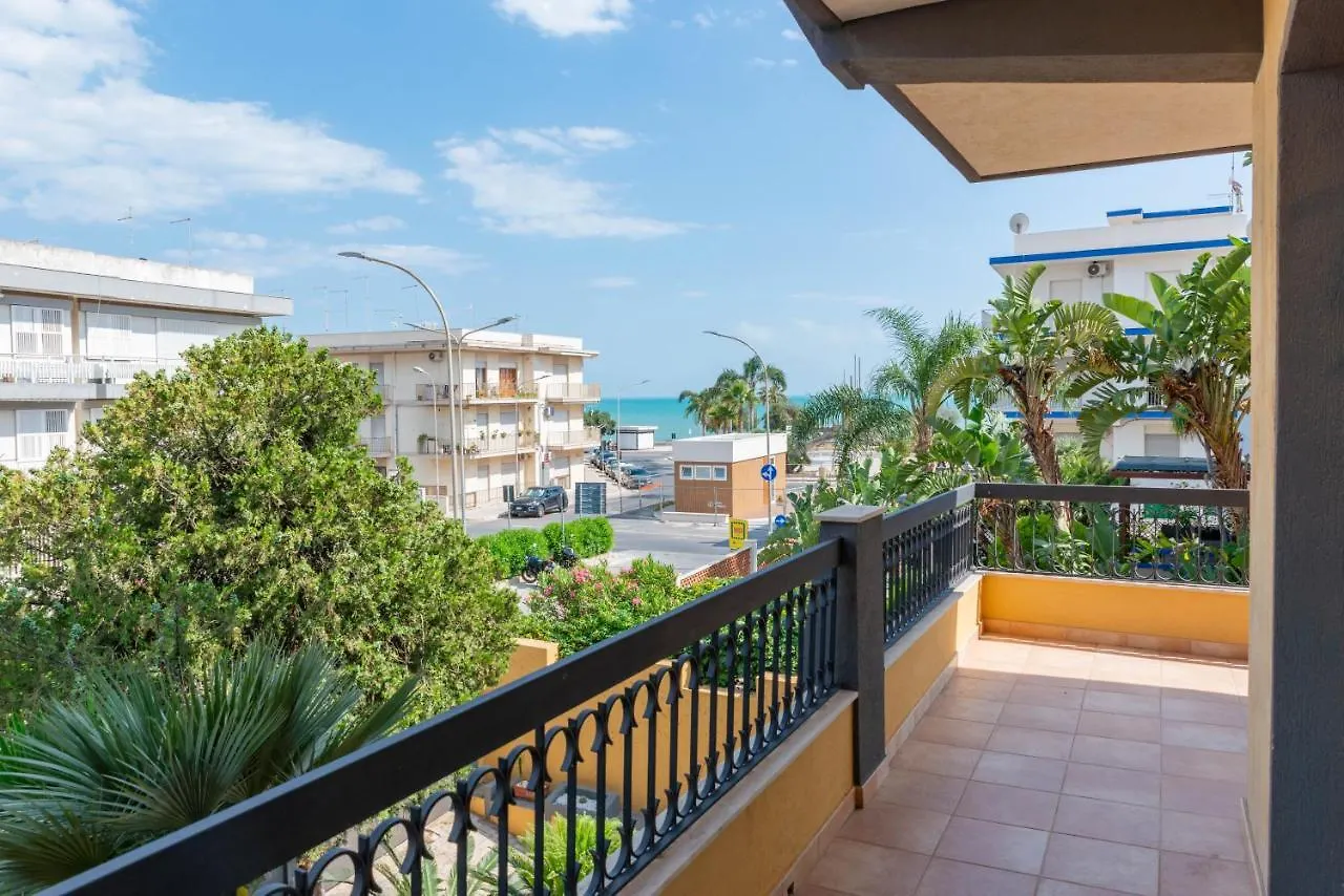 Marina Di Ragusa Cozy Apartments With Private Parking