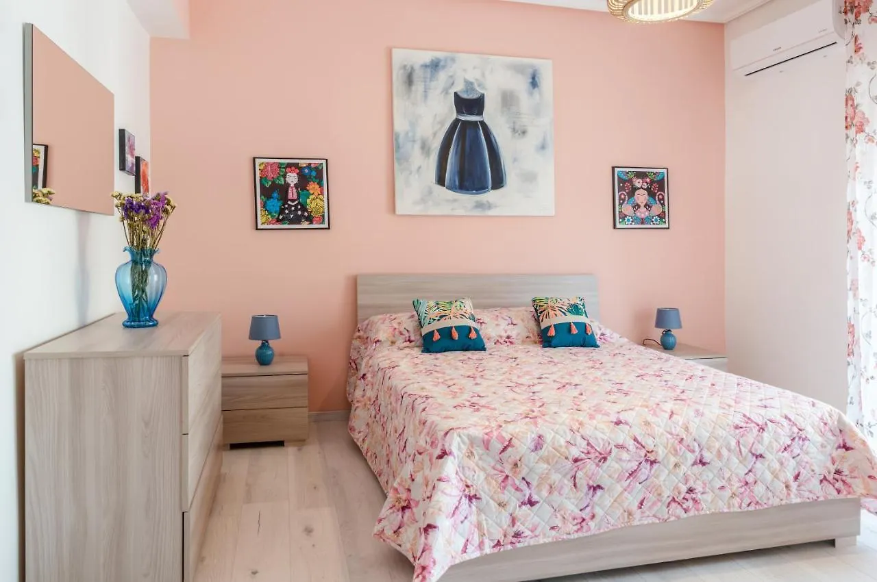 Marina Di Ragusa Cozy Apartments With Private Parking
