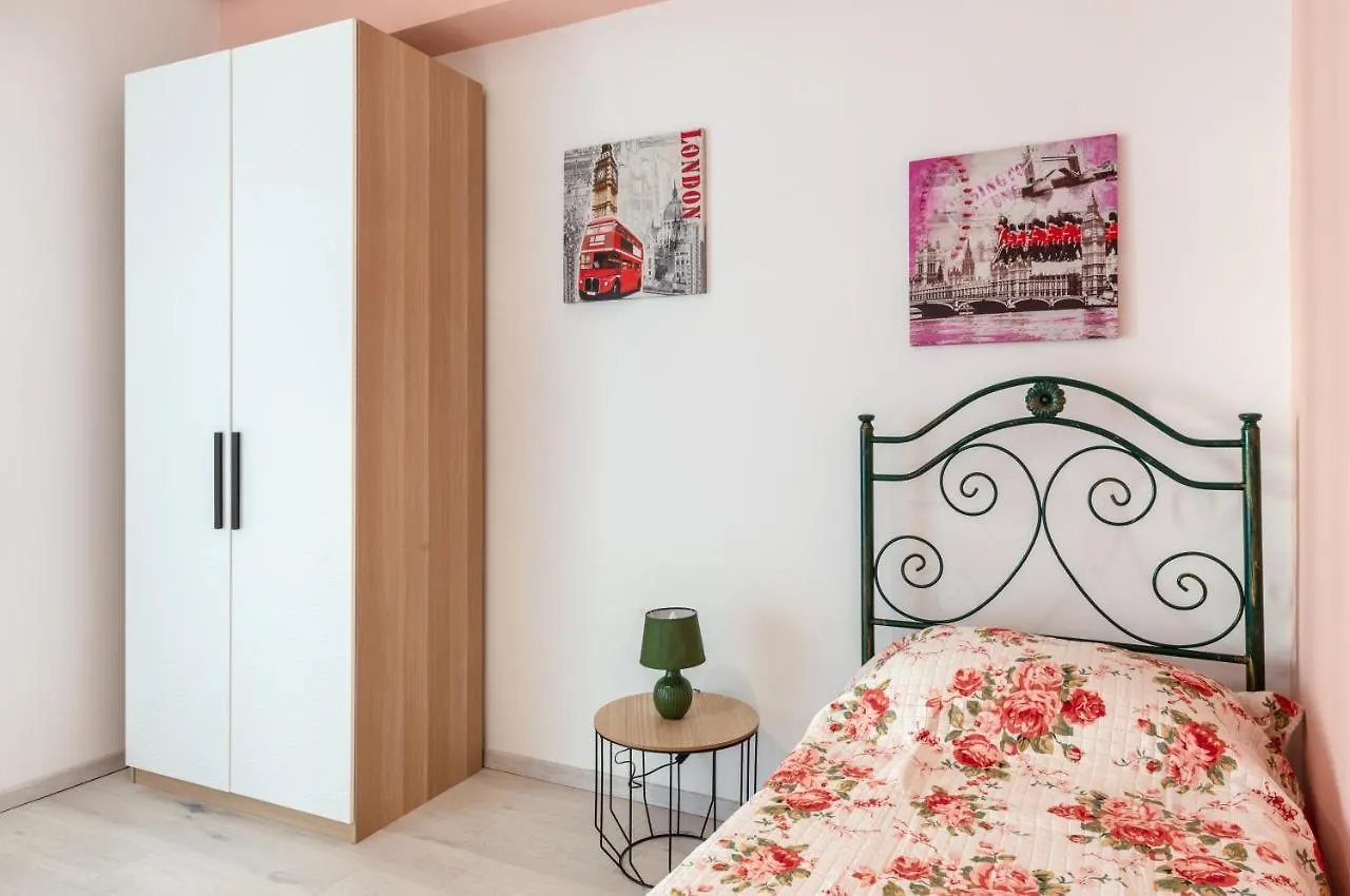 Marina Di Ragusa Cozy Apartments With Private Parking